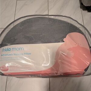 Fridamom Nursing Pillow